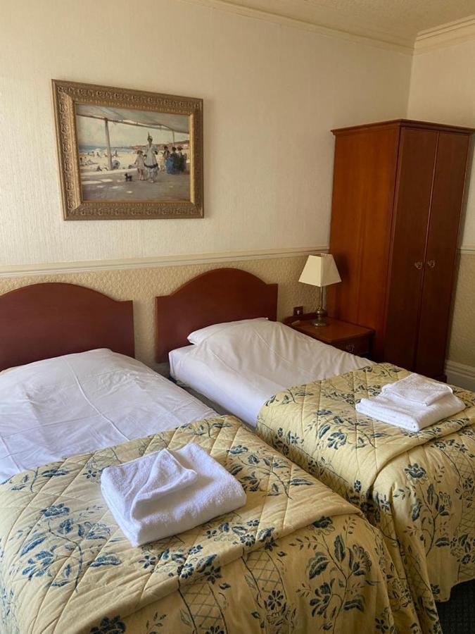 Clarkes Hotel Barrow In Furness Bagian luar foto