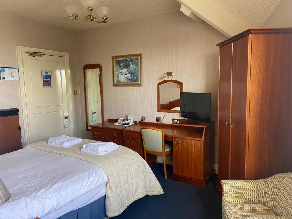 Clarkes Hotel Barrow In Furness Bagian luar foto