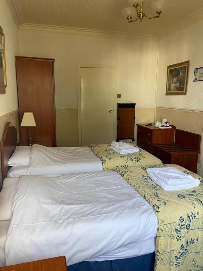 Clarkes Hotel Barrow In Furness Bagian luar foto
