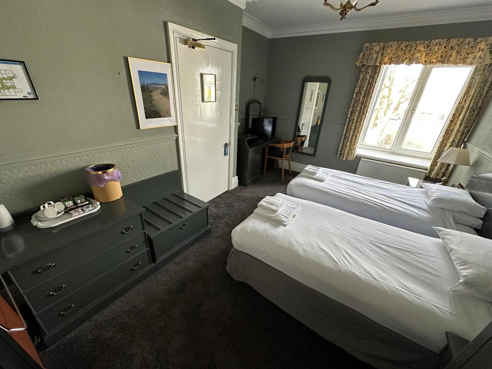 Clarkes Hotel Barrow In Furness Bagian luar foto