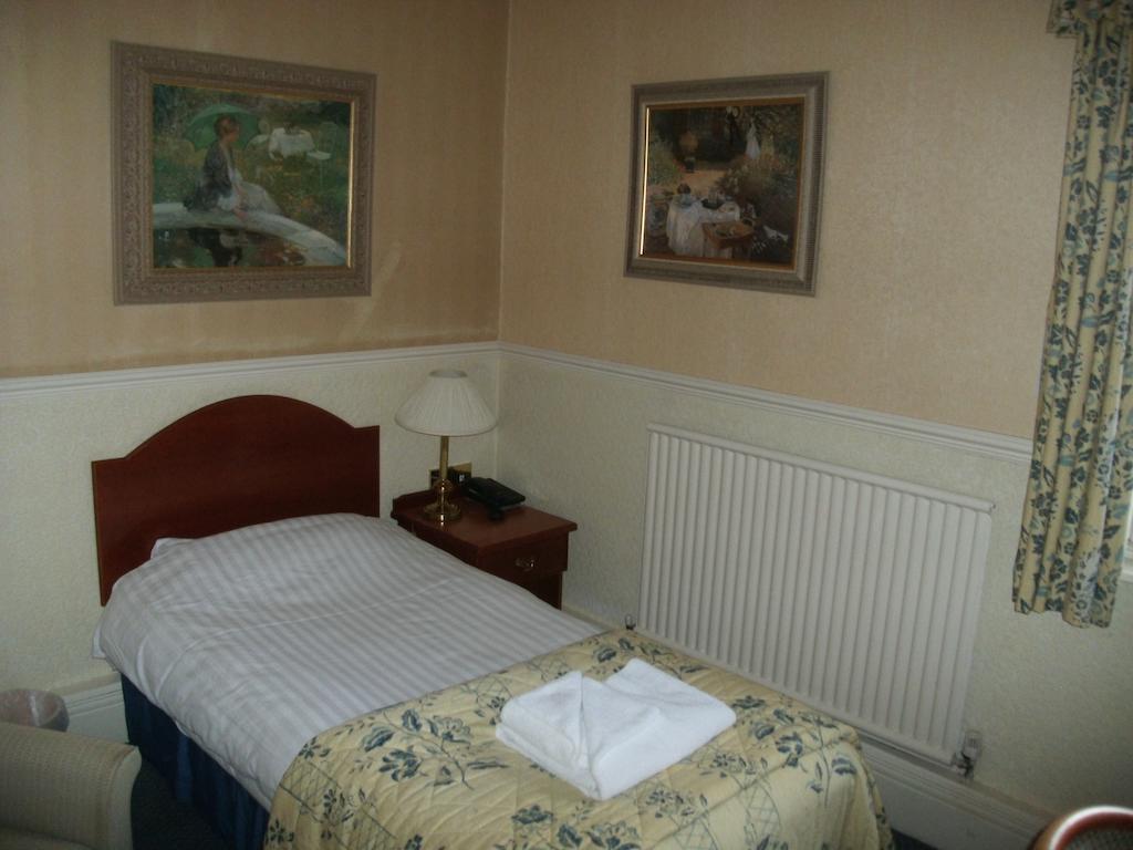 Clarkes Hotel Barrow In Furness Ruang foto