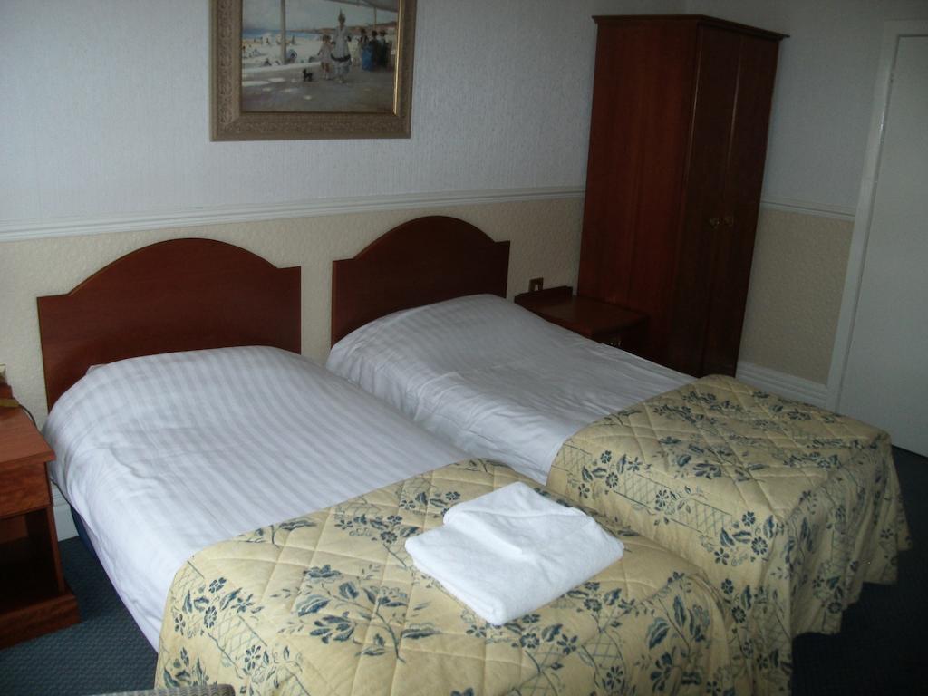 Clarkes Hotel Barrow In Furness Ruang foto