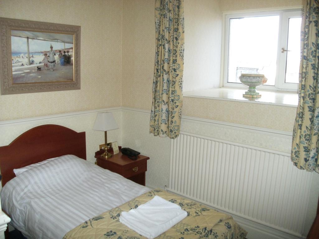Clarkes Hotel Barrow In Furness Bagian luar foto